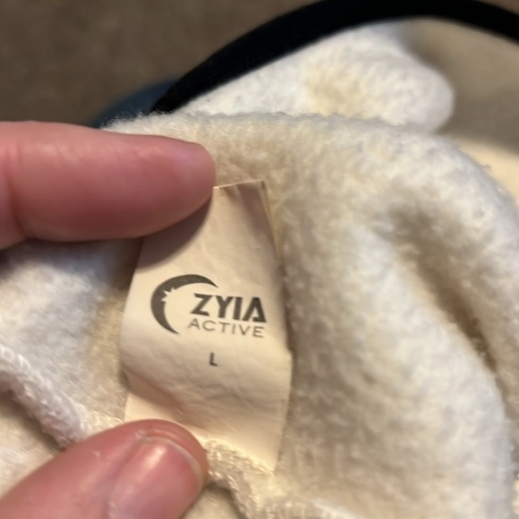 ZYIA Active Fleece White and Black 1/4 zip pull‎ over - Picture 4 of 4